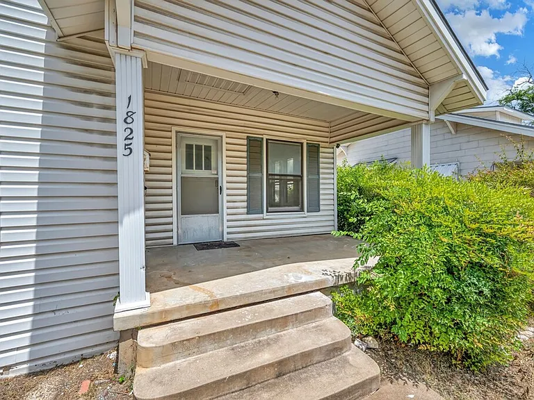 1825 Cumberland Ave — Photo 2