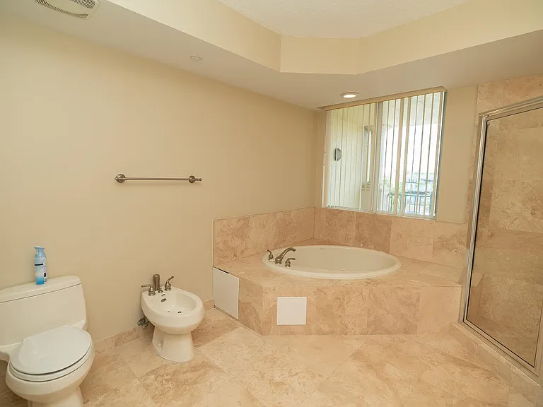 9 NE 20th Ave #501 — Photo 16