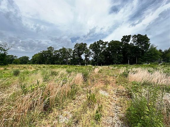 5th image of 160 Mountain Laurel Way
