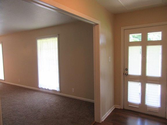3rd image of 1715 Woodland Dr