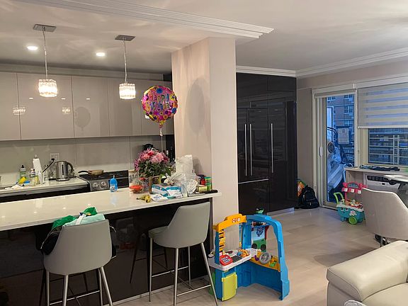 5th image of 2932 W 5th St APT 15F