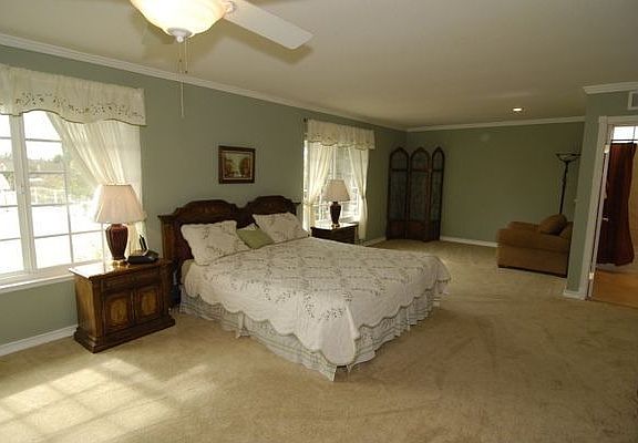 Upstairs Spacious Master Bedroom There Is Also A Mainfloor Master Bedroom