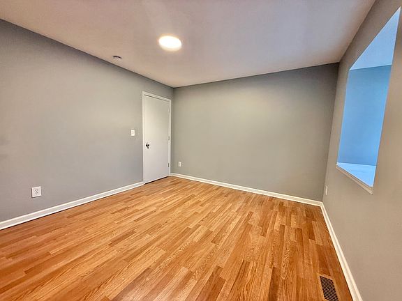 5th image of 297 High St #301