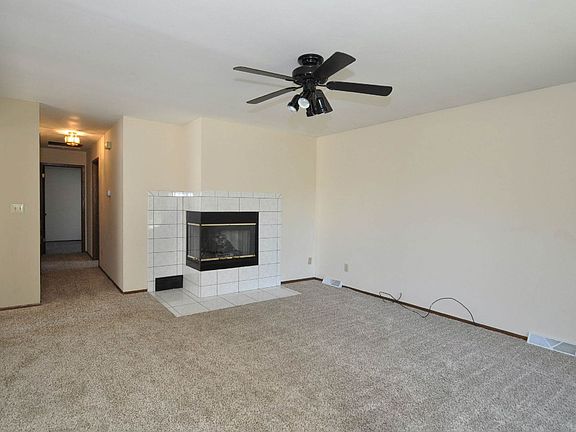 Two sided gas fireplace