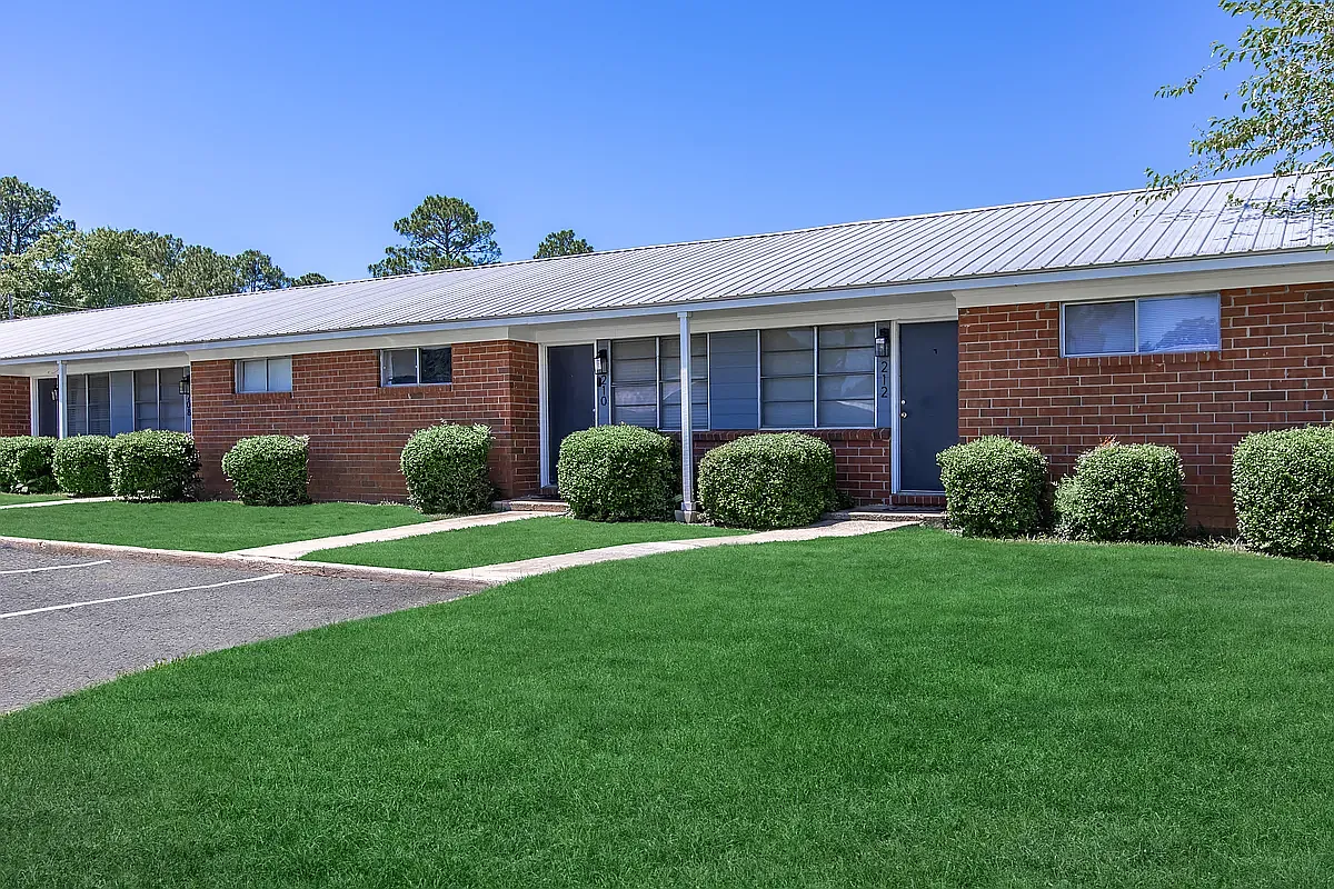 Stonegate Apartments — Photo 3