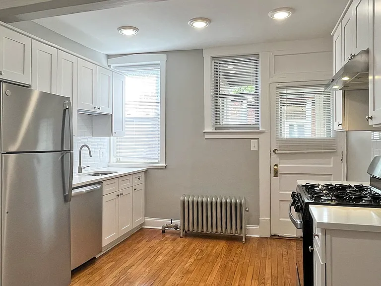 238-250 Washington Blvd. and 347-357 S. Harvey Ave — Photo 1
