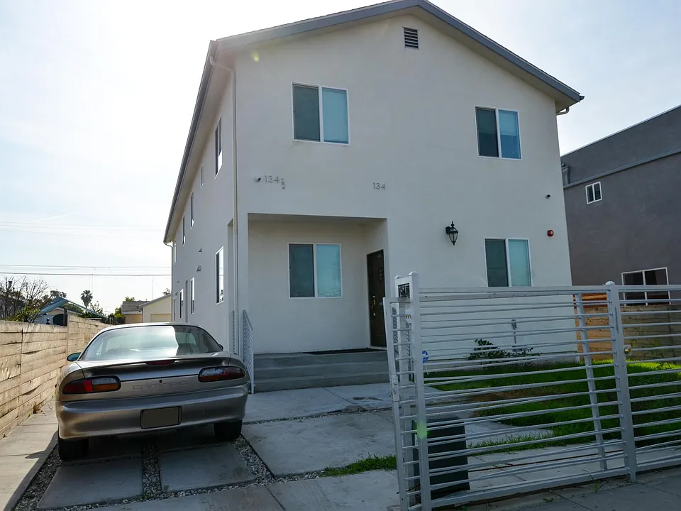 134 E 104th St
