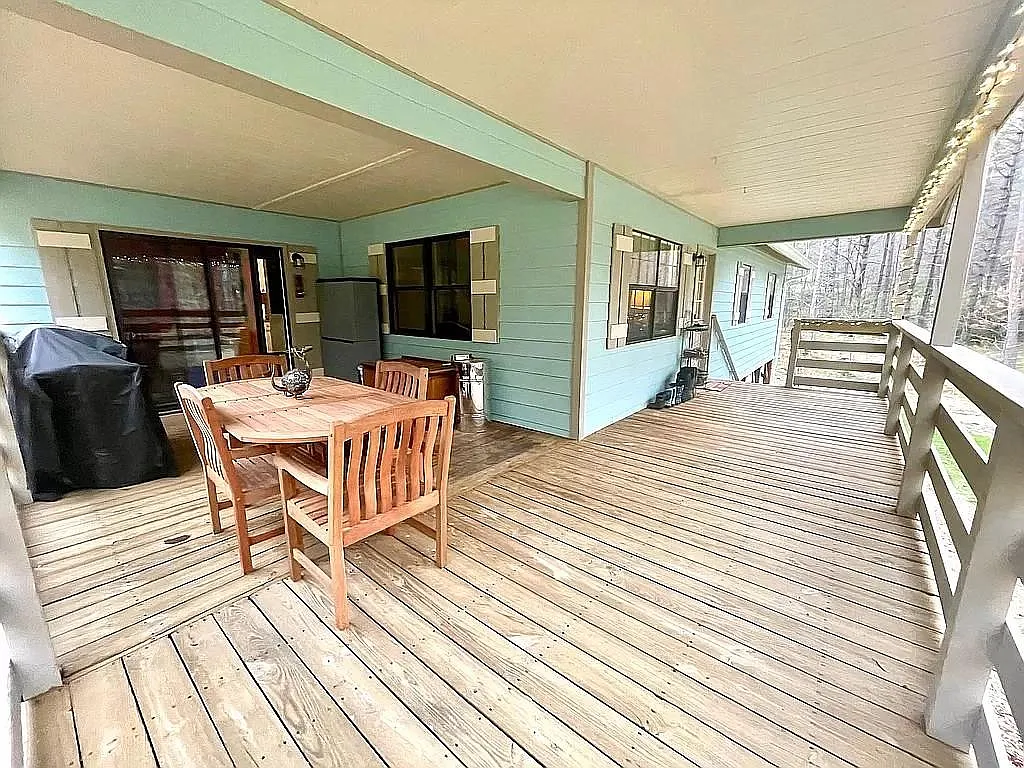 3 bed, 1219 sqft, $2,400 — Photo 3