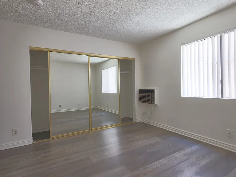 2839 Francis Ave — Photo 15