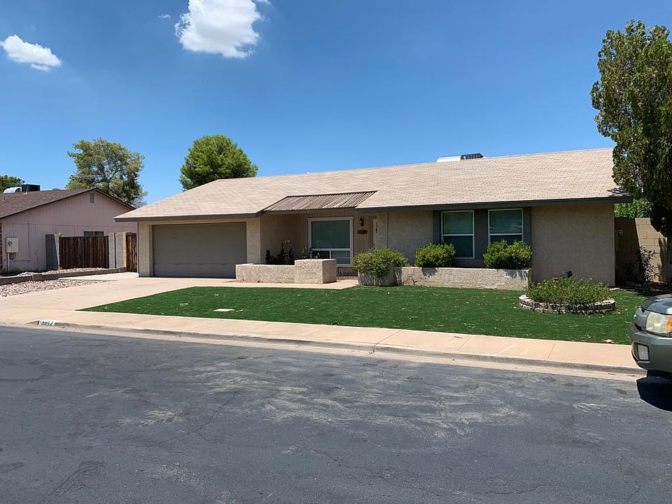 2nd image of 3052 E Emelita Ave
