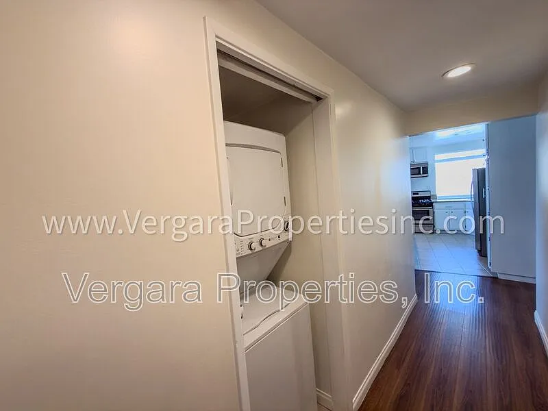 3 bed, 2.0 bath, 1300 sqft, $6,185 — Photo 4