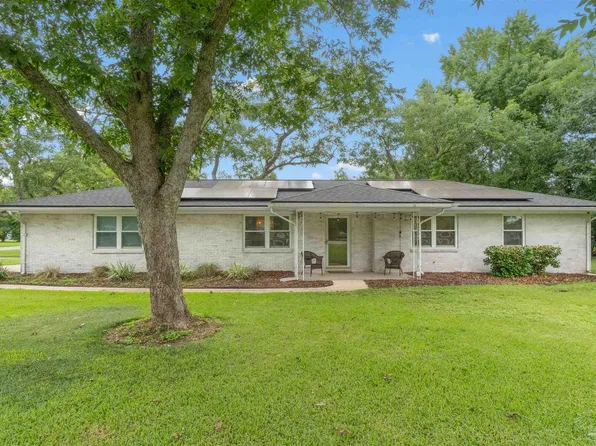 1423 Moonlight Dr, Cantonment, FL 32533