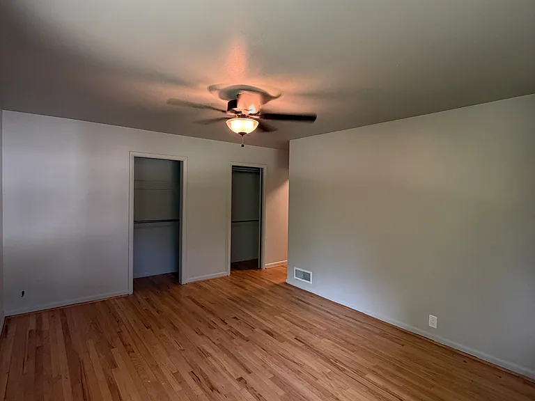 1025 Estes St — Photo 10