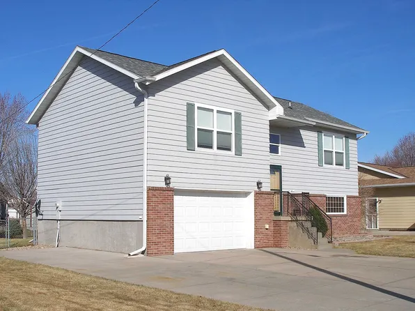 916 11th Ave, Kearney, NE 68845