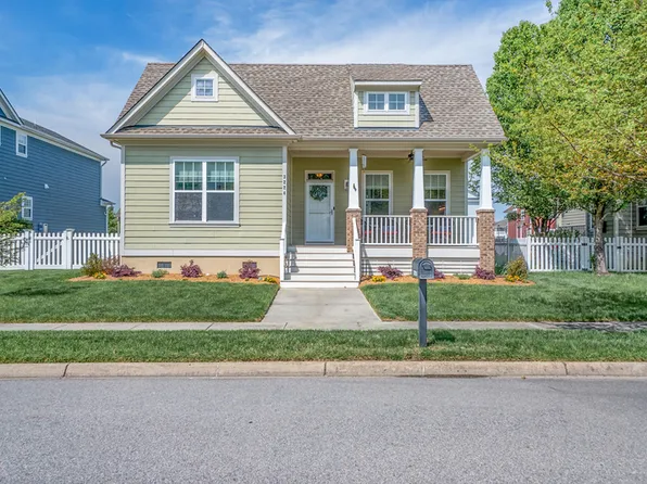 3224 Patrick Henry Dr, Chesapeake, VA 23323