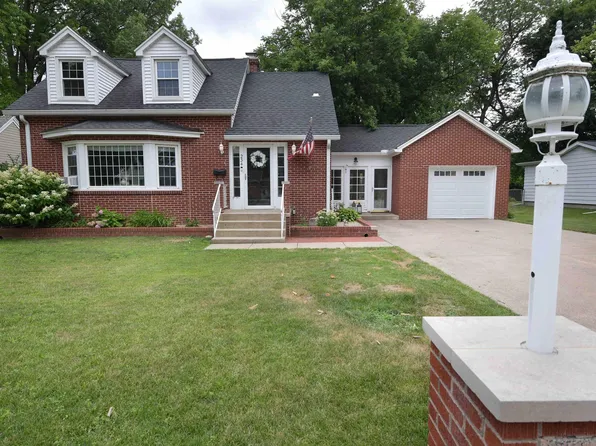 234 E Edgewood St, Morton, IL 61550