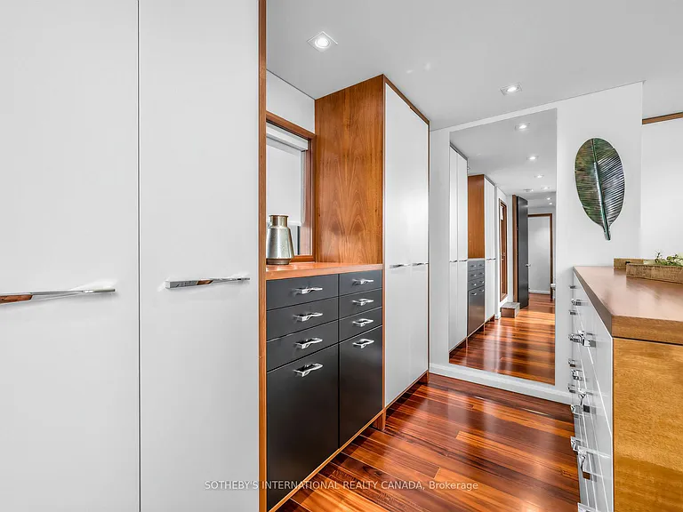 32 Regal Rd — Photo 21