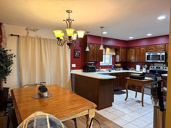 4th image of 2601 Cloverlane Dr