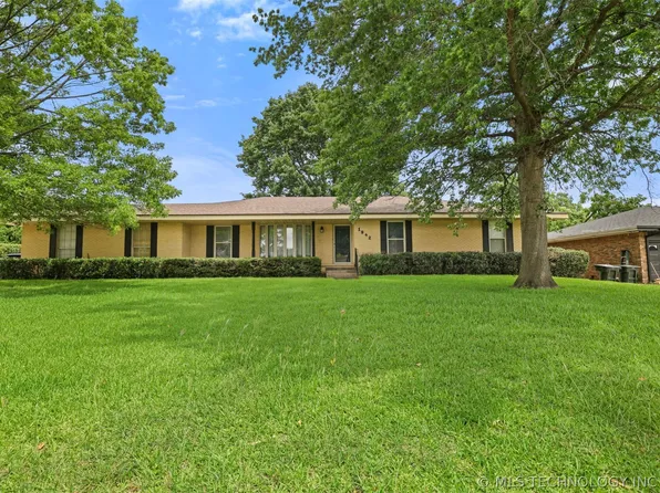 1942 W Locust St, Durant, OK 74701
