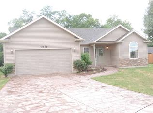 2502 Cambridge Dr, Morris, IL 60450