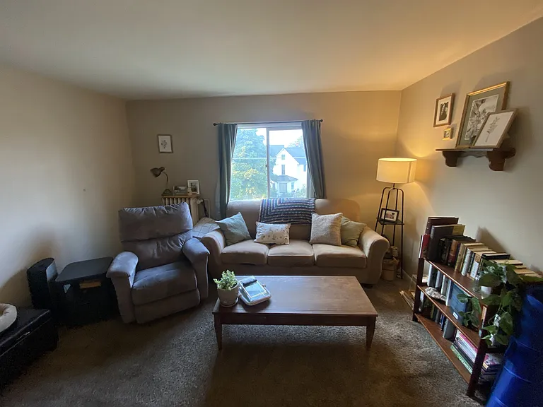 235 W Crescent St — Photo 1