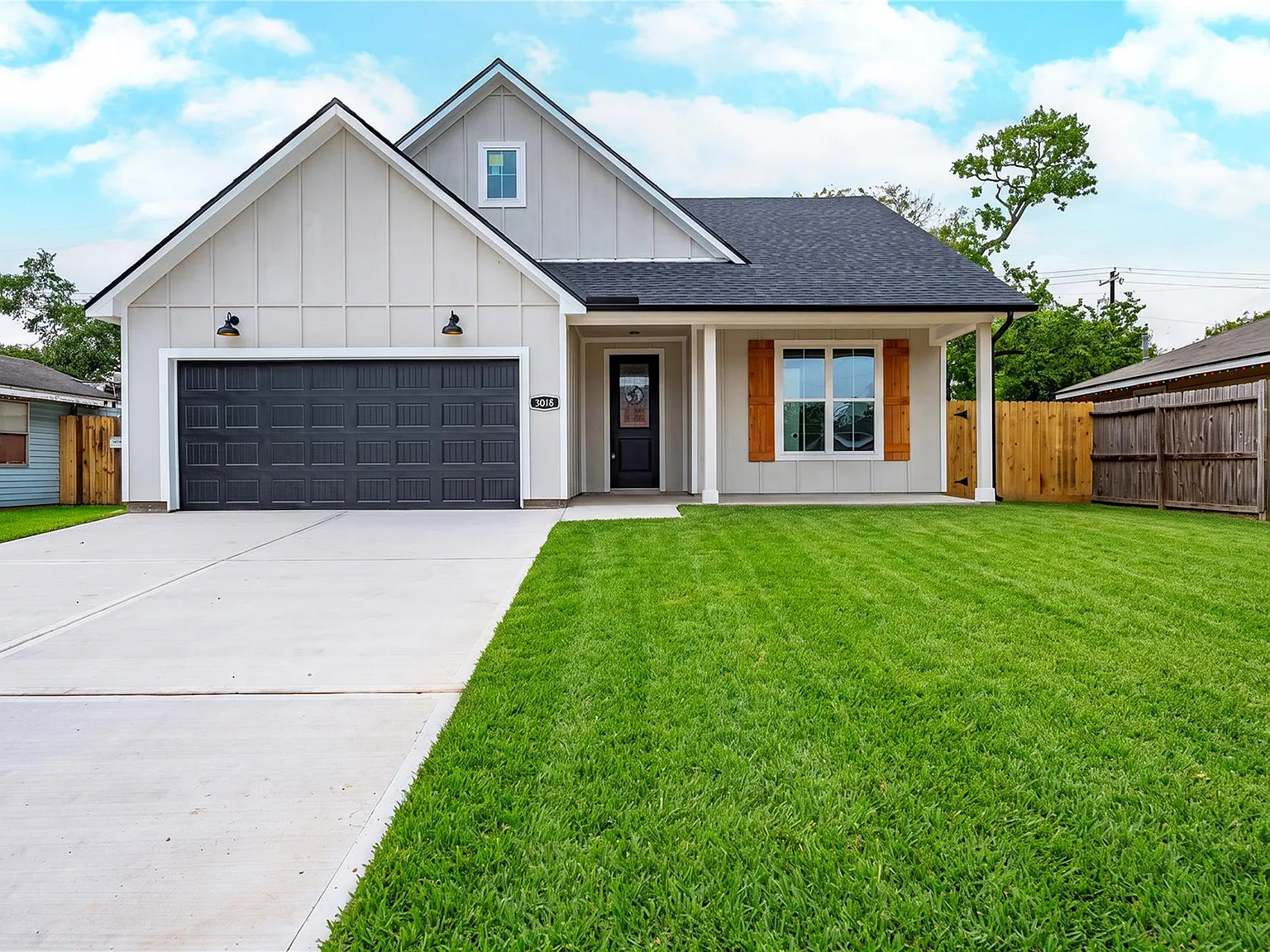 3 bed, 2.0 bath, 1370 sqft, $2,350 — Photo 1