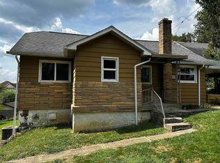 913 1/2 Fleming Ave, Fairmont, WV 26554