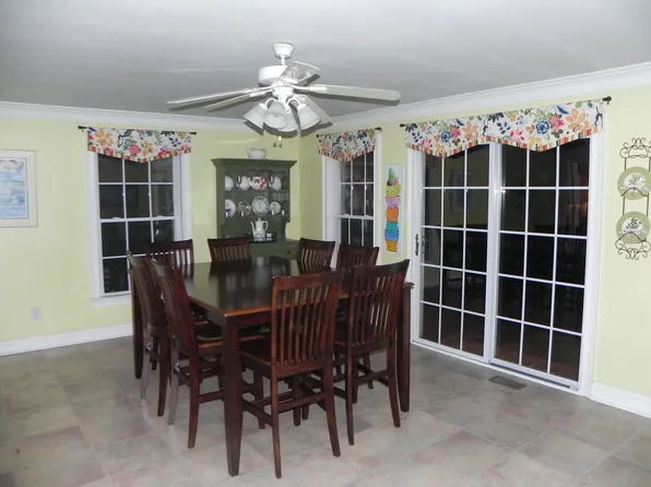 6697 Powhatan Dr, Hayes, VA 23072