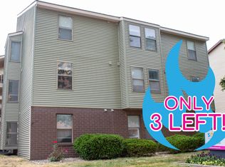 909 S Locust, Champaign, IL 61820