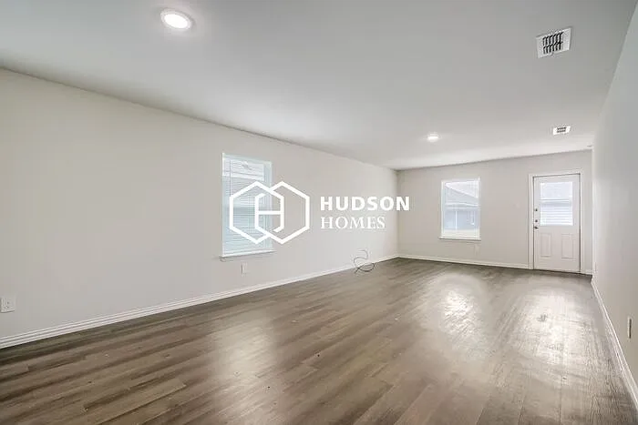 4 bed, 2.0 bath, 1571 sqft, $1,499 — Photo 4