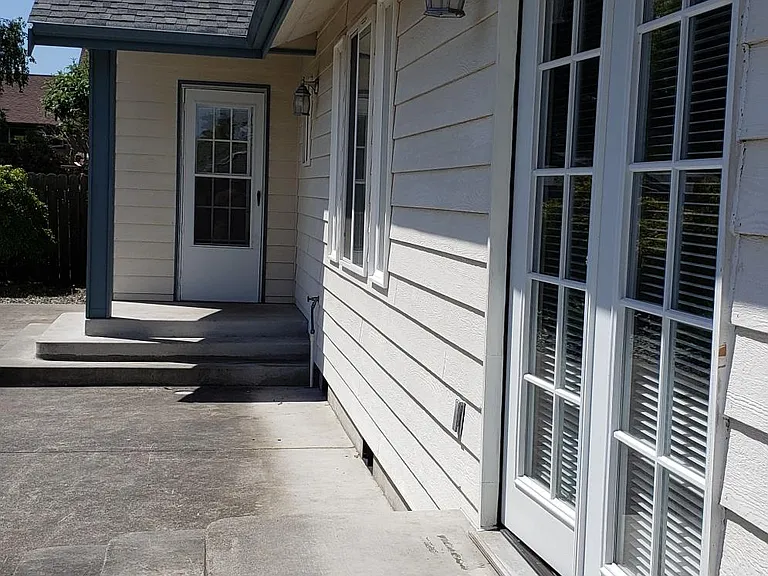 941 E Alder St — Photo 3