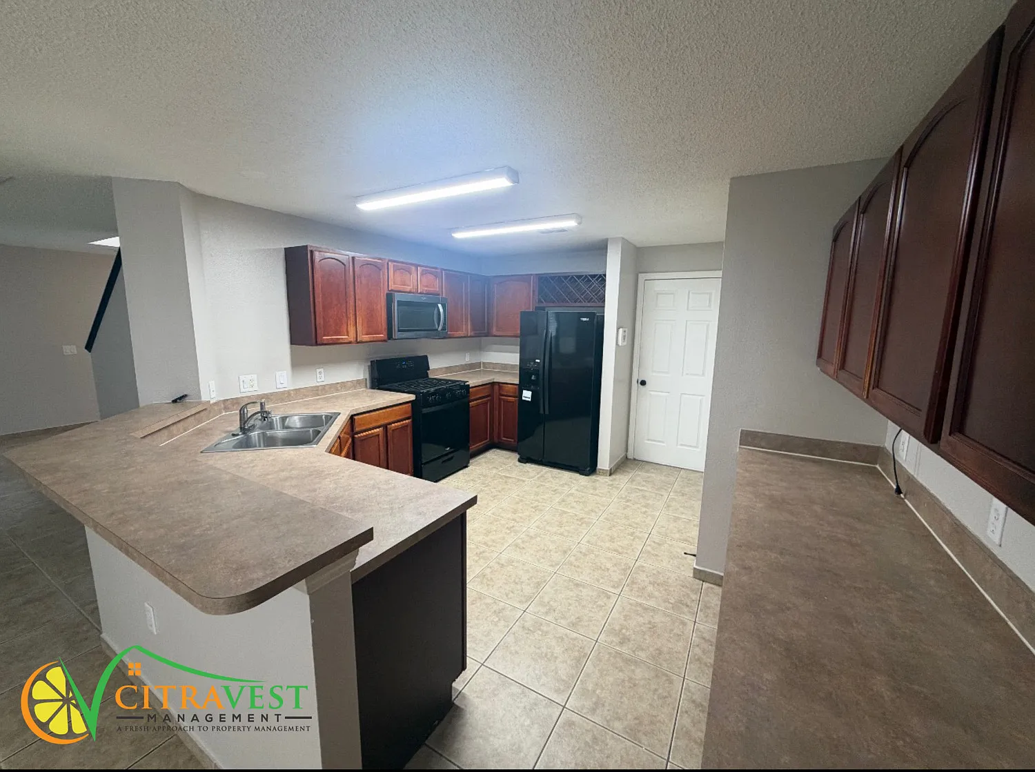 Davenport - 3 Bedroom Plus - 2 Story House Available Today! — Photo 4