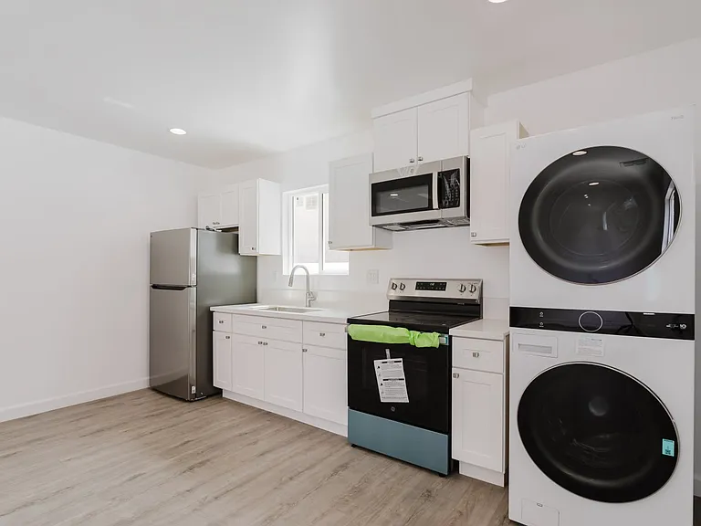 18310 Gresham St — Photo 12