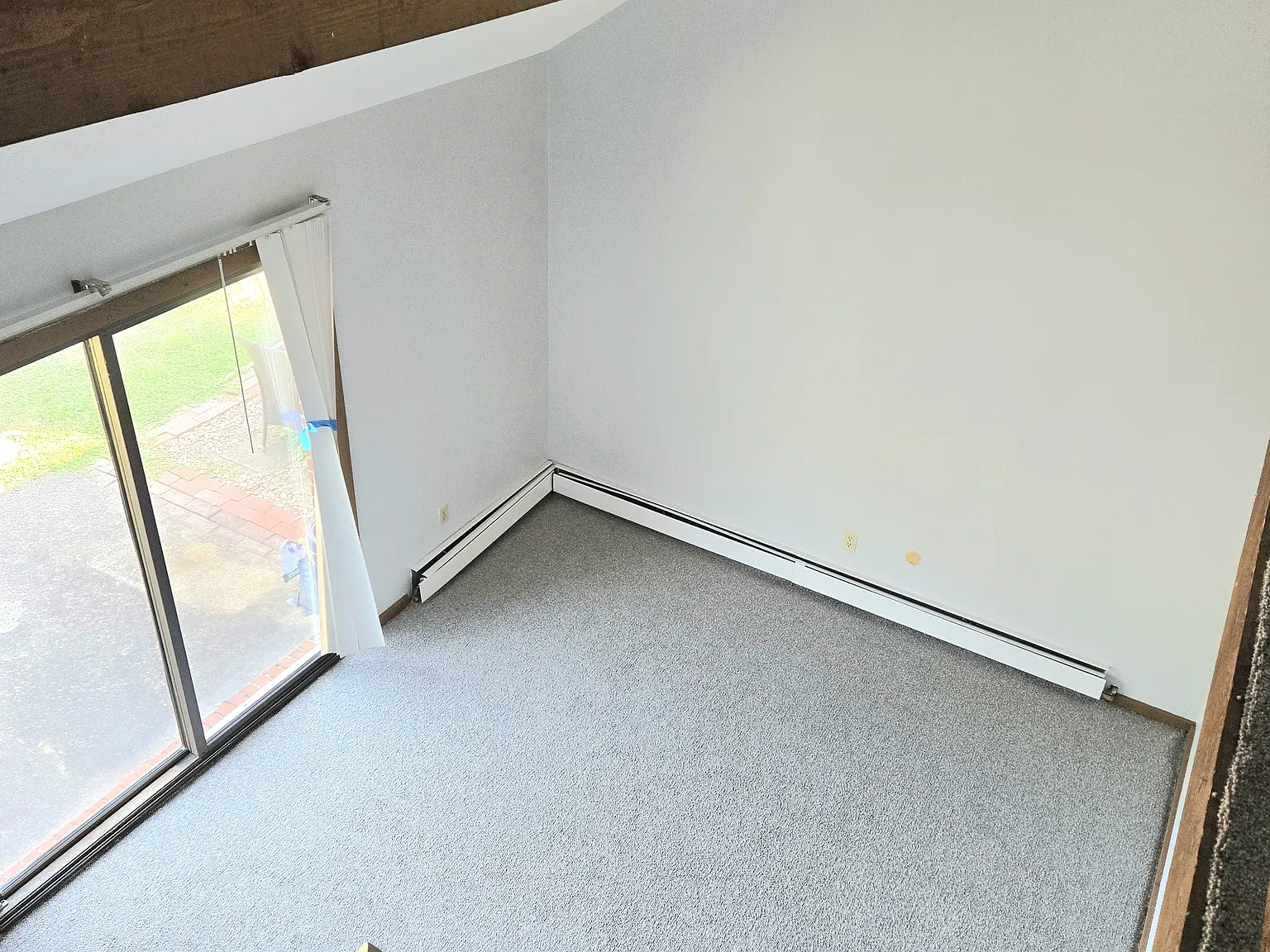 1 bed, 1.5 bath, $750 — Photo 1