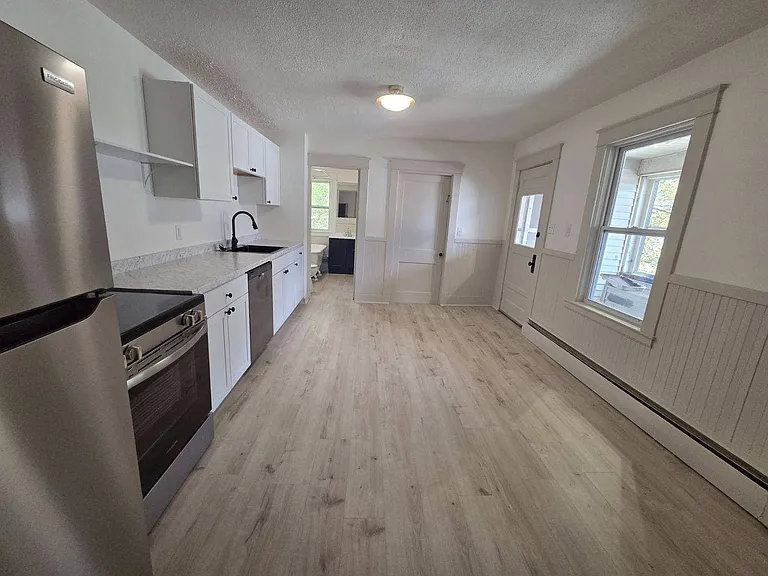 22 Railroad Ave #4 — Photo 2