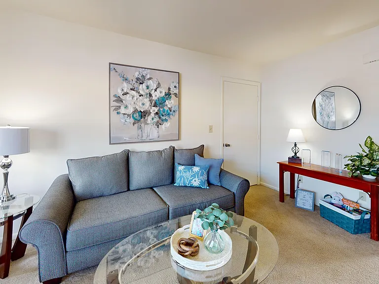 Lakewood Garden Apartments — Photo 4