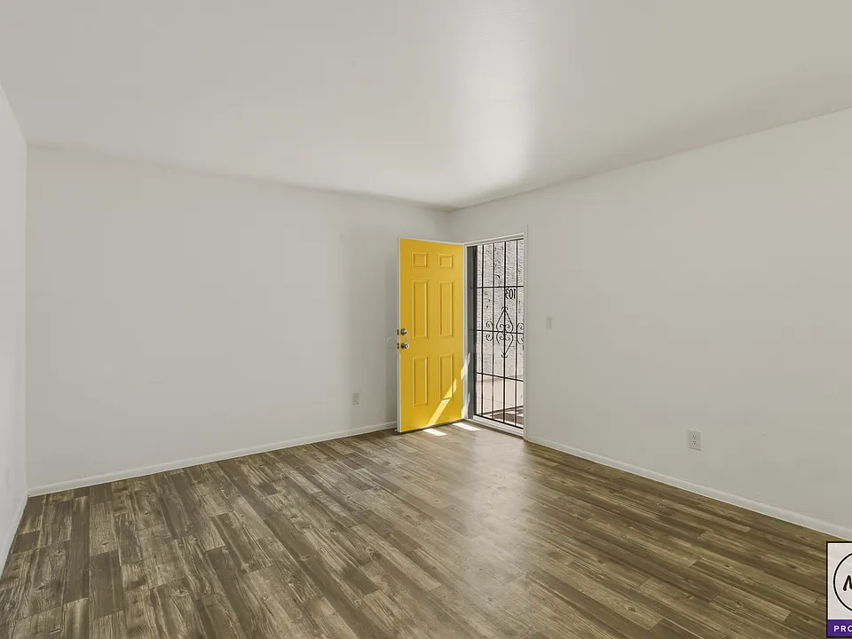 2330 W Lone Cactus Dr #103