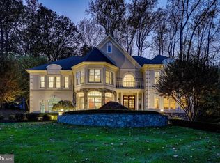 9700 Meadowmere Dr, Vienna, VA 22182