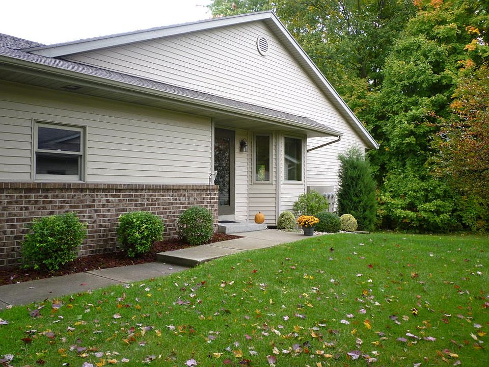 1st image of 930 Ironwood Cir NW #16