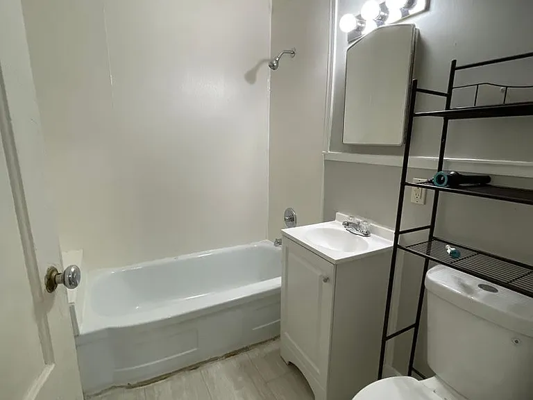 909 Merchant St — Photo 14