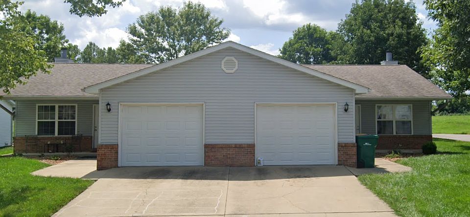 1st image of 126 & 128 Autumn Pine Dr #128