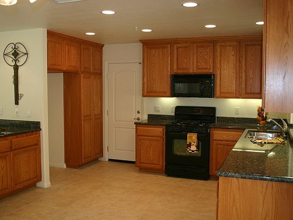 Beautiful large kitchen w/ breakfast bar, granite and travertine.