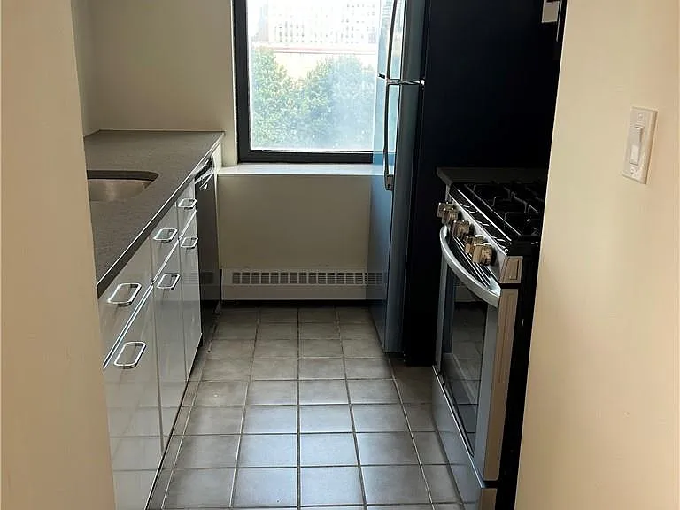 4 Martine Ave #505 — Photo 8
