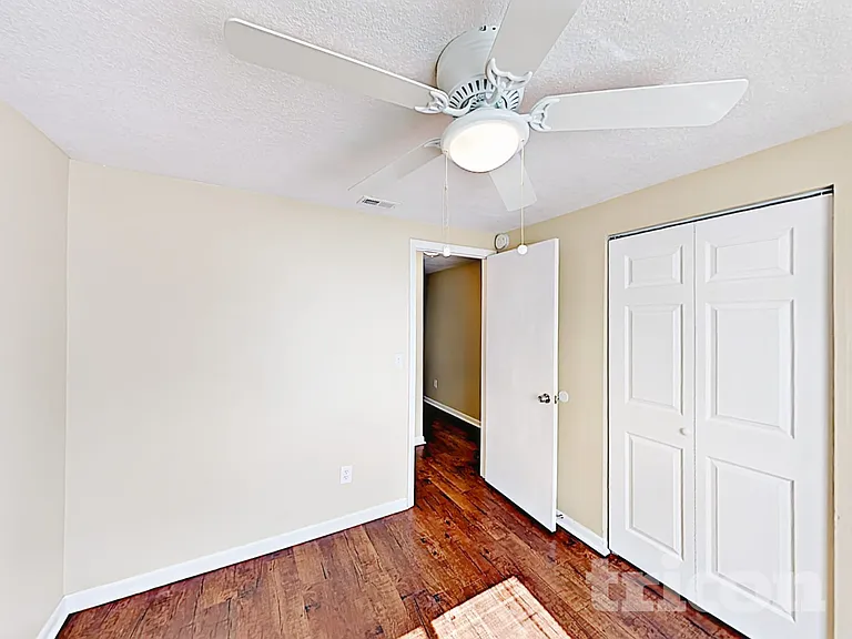 8213 Greenleaf Cir — Photo 11