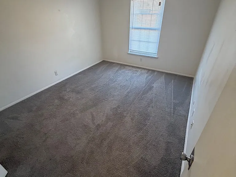Naveen Pine Apartments — Photo 40