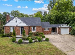 818 Sweet Acres Dr, Saint Albans, WV 25177