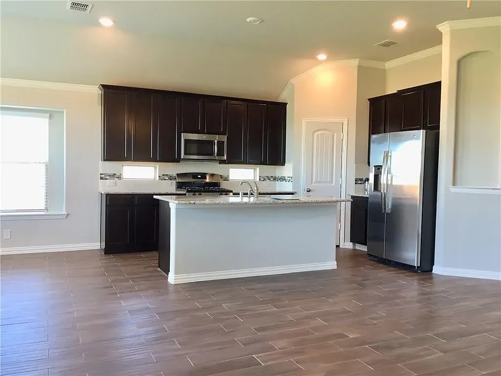 4 bed, 3.5 bath, 2423 sqft, $2,700 — Photo 4
