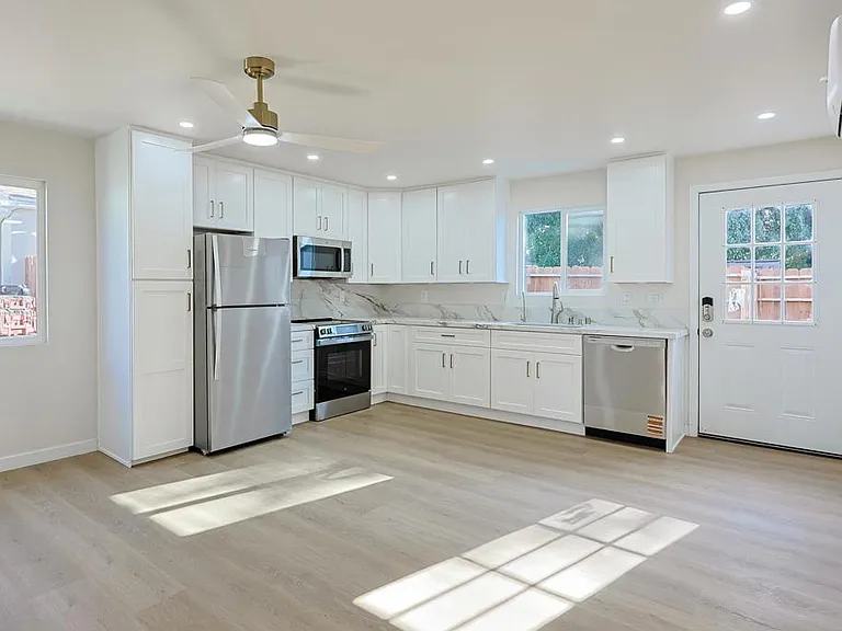 5740 Midwick St — Photo 2