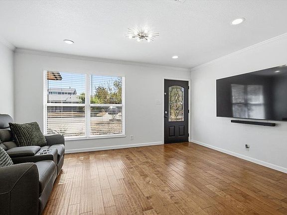 4th image of 7510 Carriage Dr
