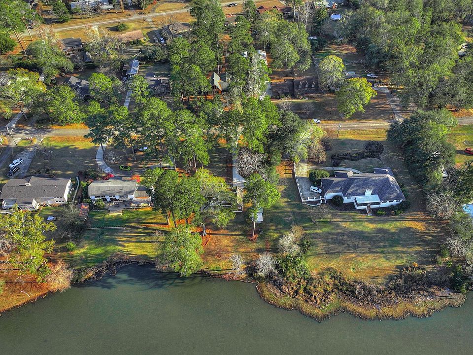 2nd image of 134 Lake Bluff Drive